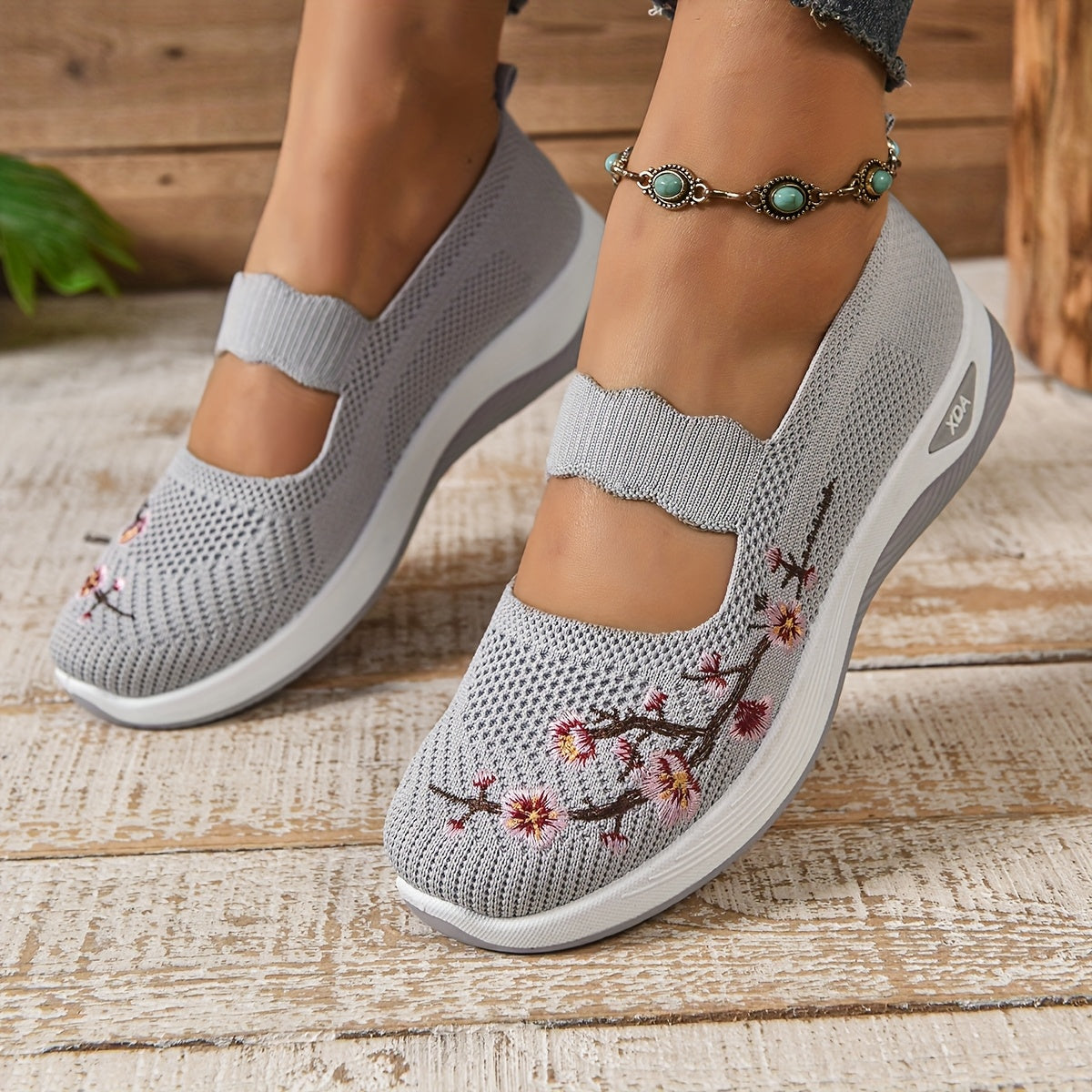 Comfortable mesh shoes for women