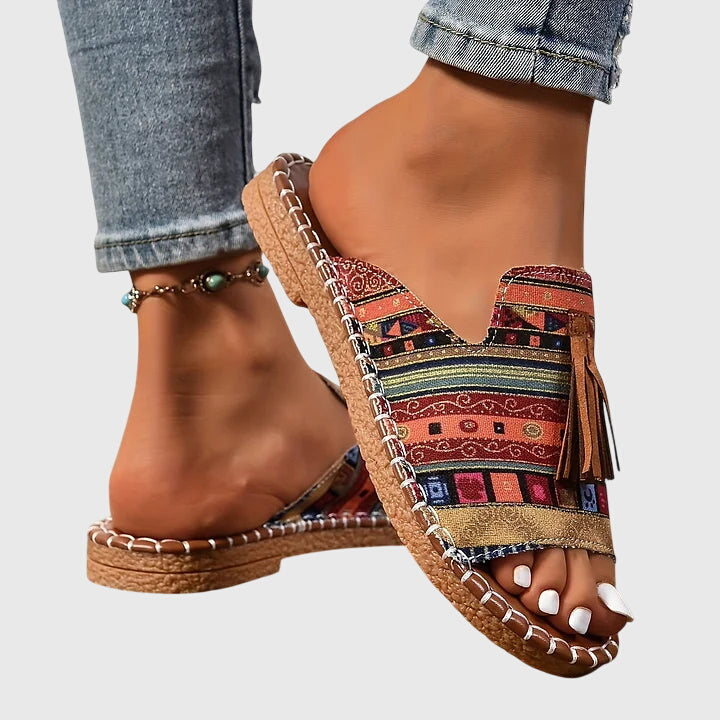 Casual low-heel sandals with fringes for women