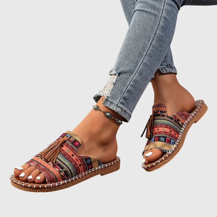 Casual low-heel sandals with fringes for women