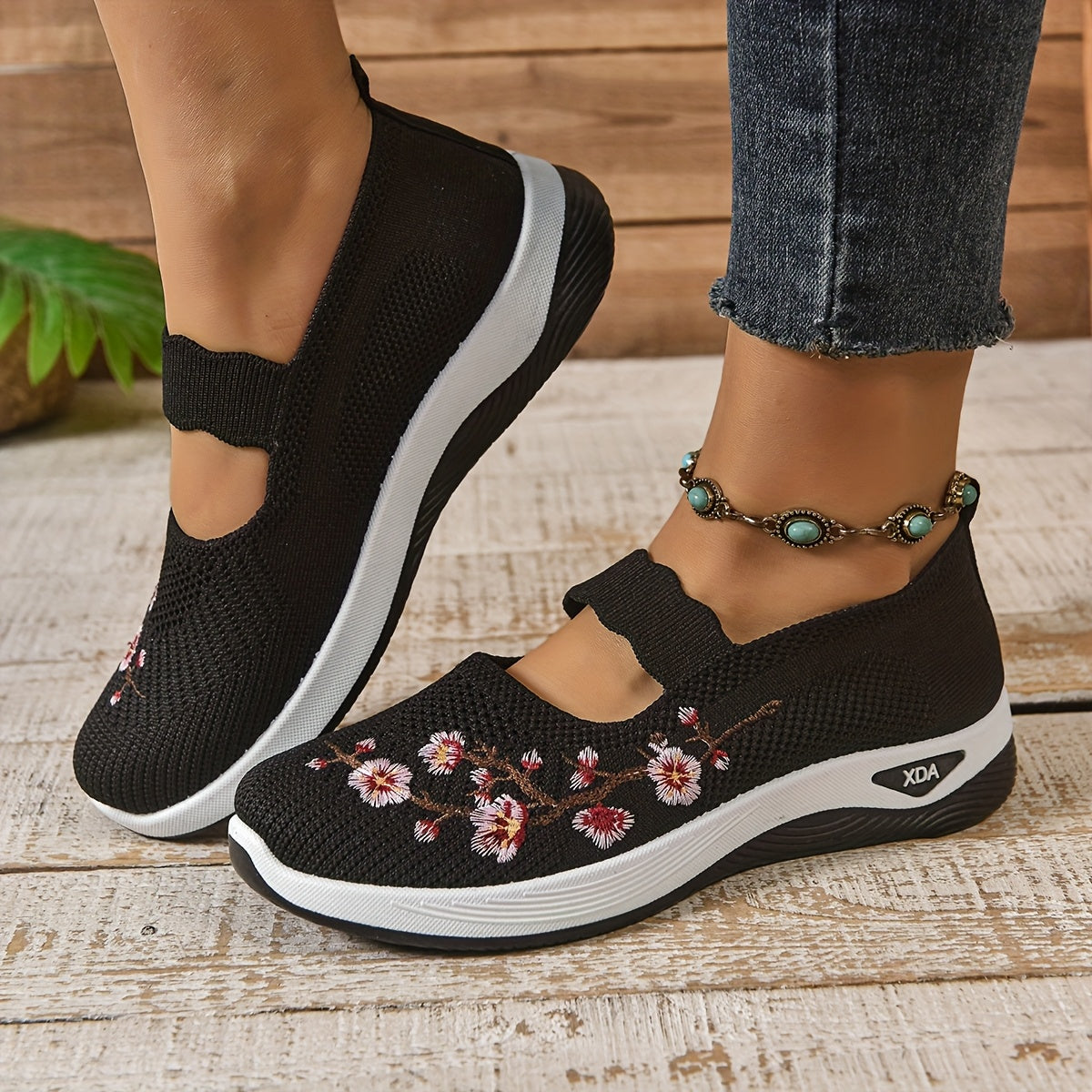 Comfortable mesh shoes for women